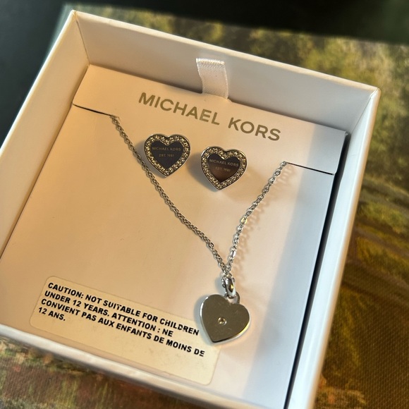 Michael Kors Set - Picture 2 of 5